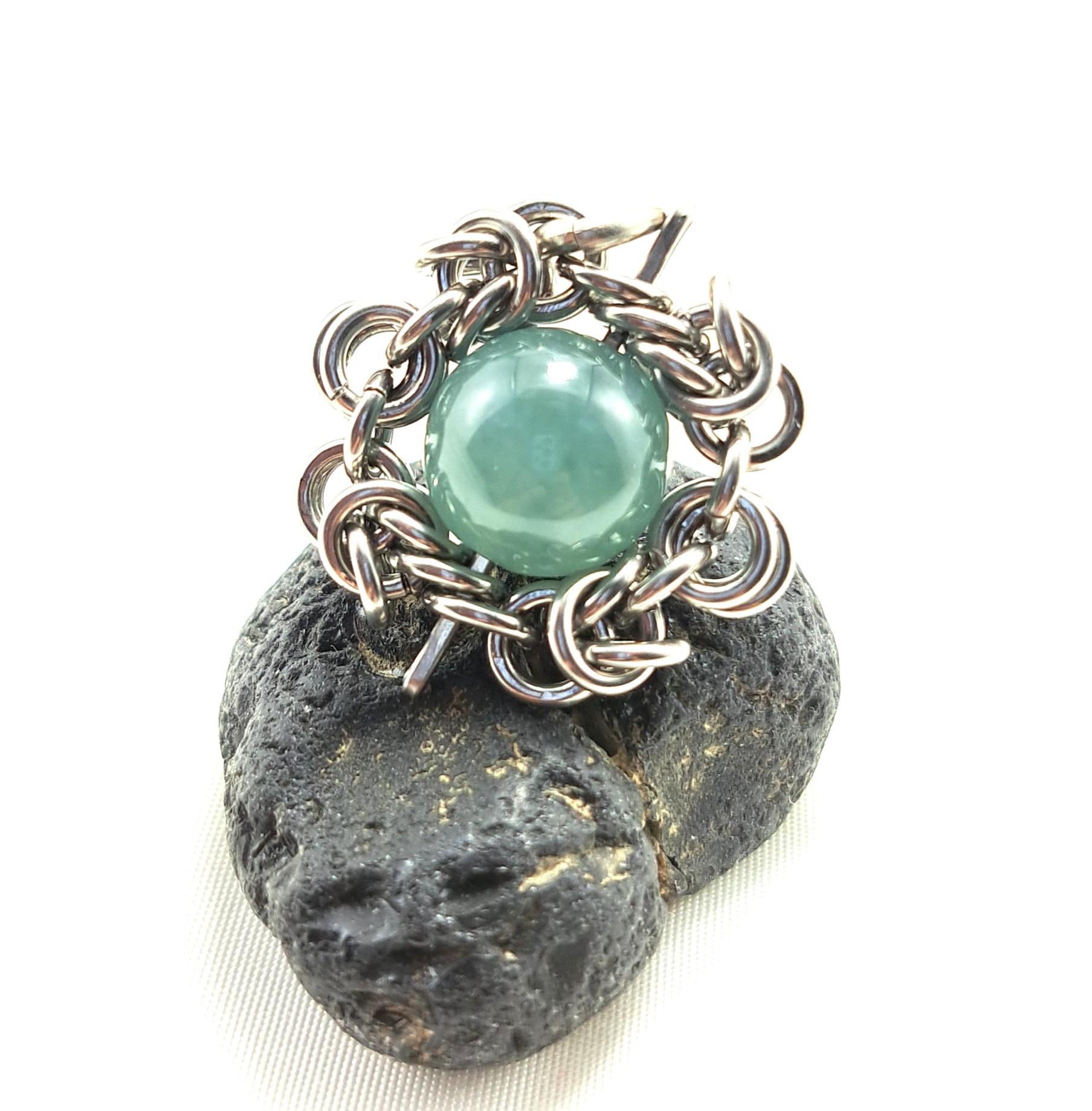 発色抜群! グアテマラ産 翡翠 (グアテマラ翡翠)　ペンダントトップ1枚目の画像