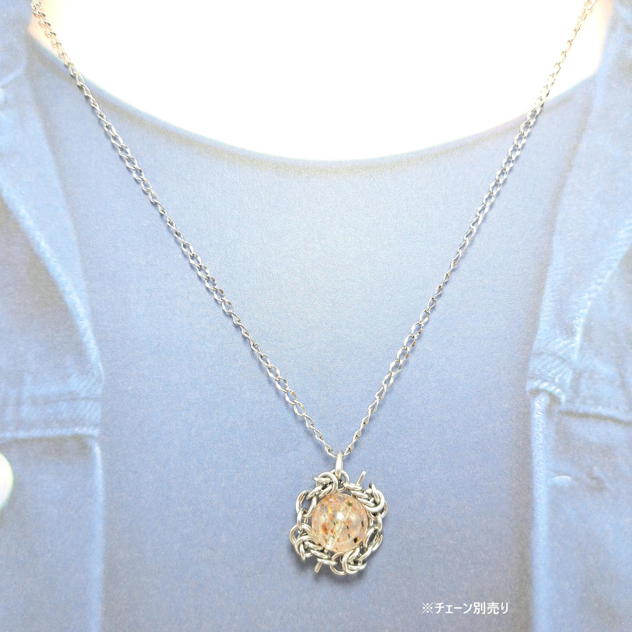 水晶の中の小さな鉱物世界! 　ガーネット オージャイト イン クォーツ  ペンダントトップ | 6枚目