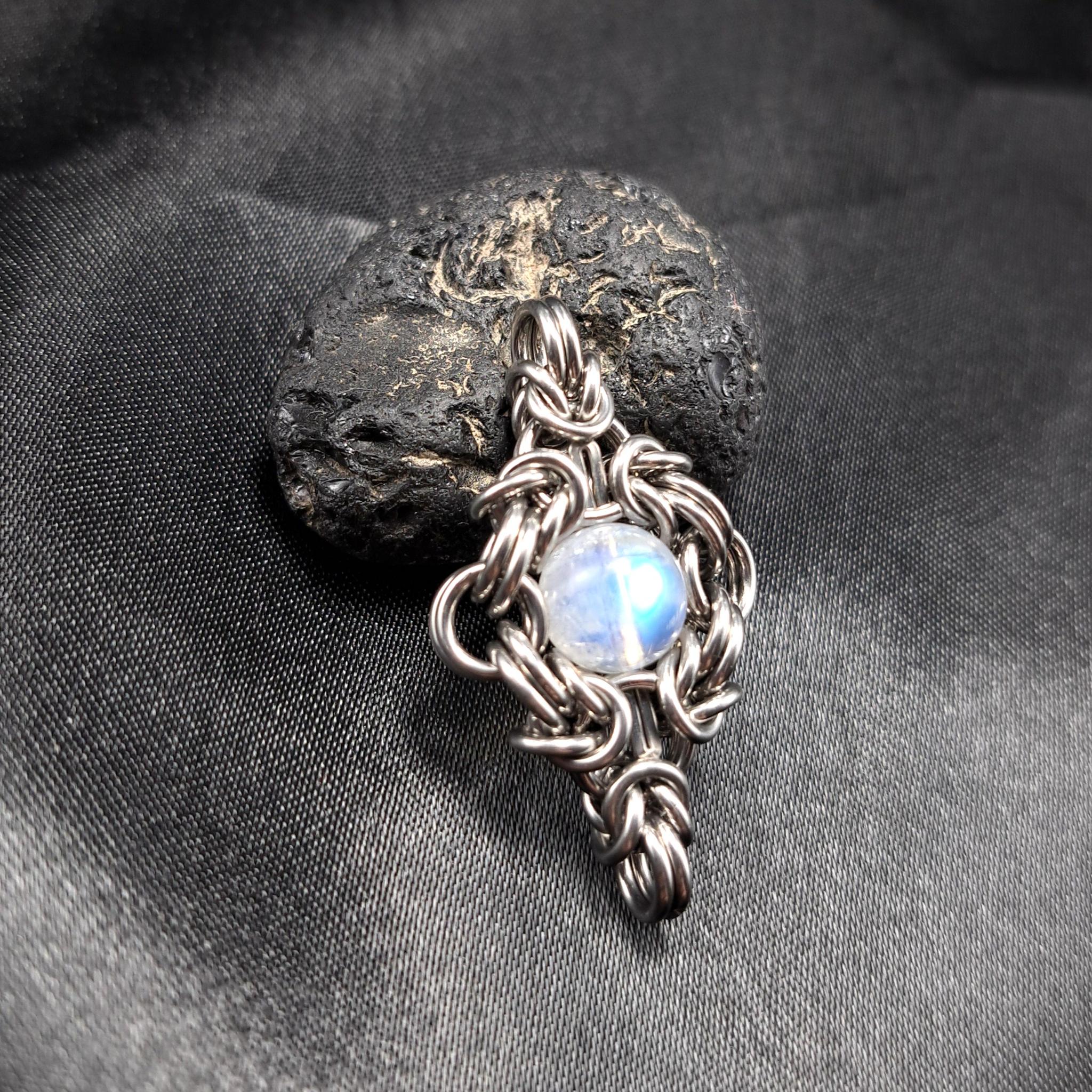 高シラー効果! ホワイトラブラドライト ペンダントトップ1枚目の画像